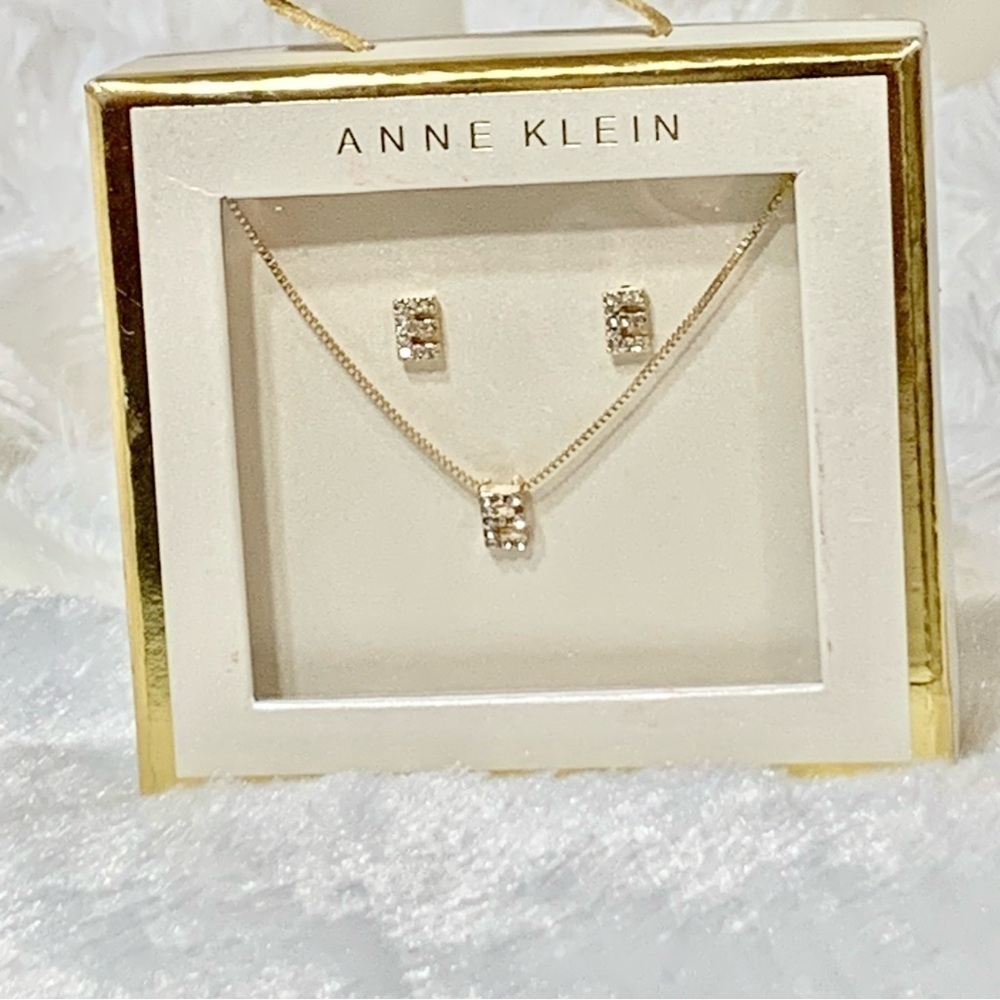 NWT Anne Klein necklace and earrings set monogram E 💍🎈🎊💎💕 - Picture 9 of 9